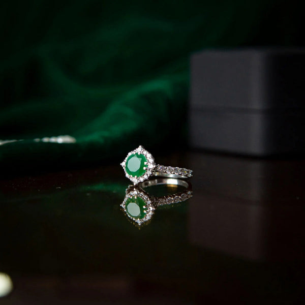 YKL Jewellers Ring Collection  MINIMAL ROUND GREEN EMERALD RING