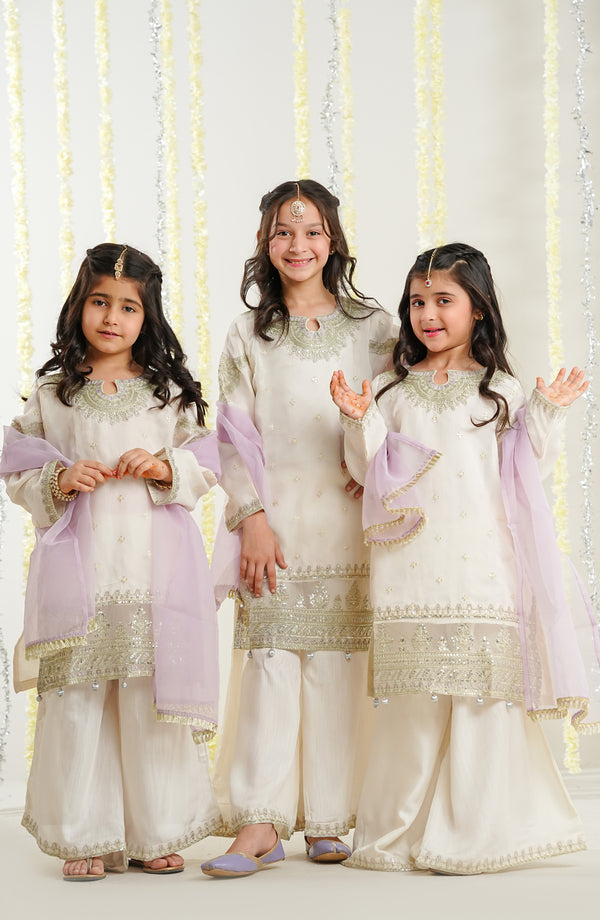Sunehri by Amna Khadija Embroidered Organza Stitched 3 Piece Suit - AKPSG-02 - AKP26SGLF - White - Formal Collection